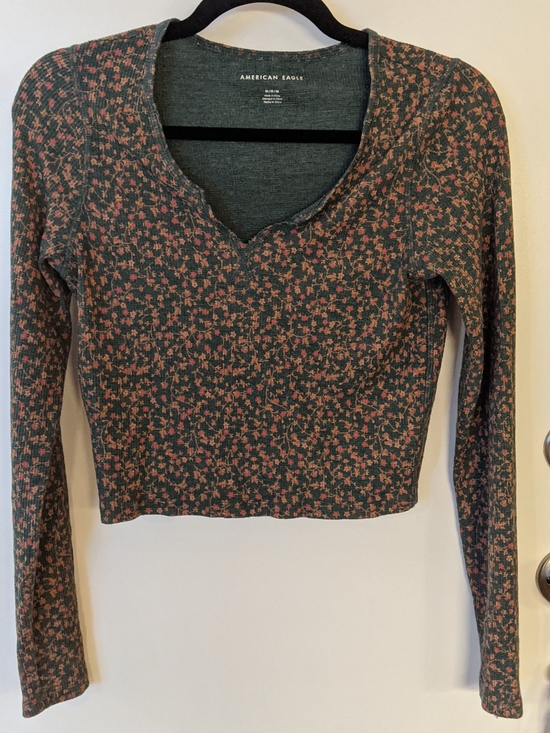 American Eagle Outfitters Tops - American Eagle Outfitters Green Long-Sleeve Floral Short Top